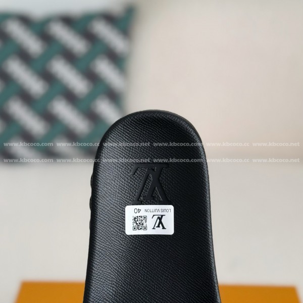 LOUIS VUITTON SLIPPERS
