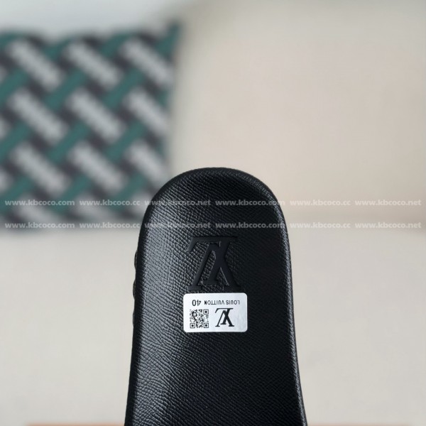 LOUIS VUITTON SLIPPERS