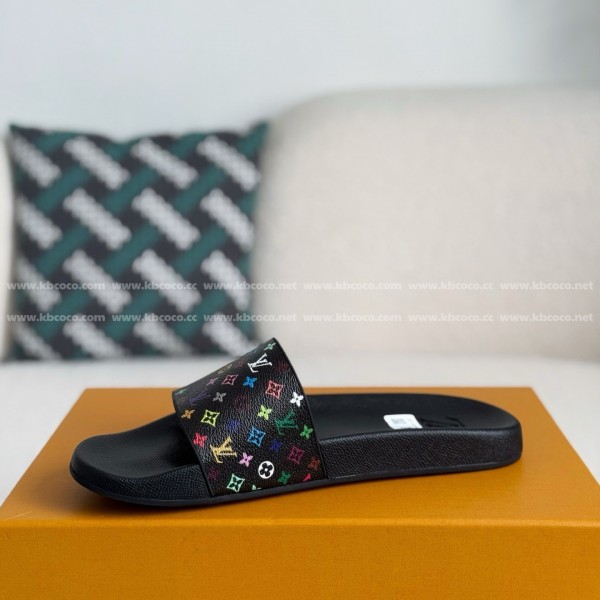 LOUIS VUITTON SLIPPERS