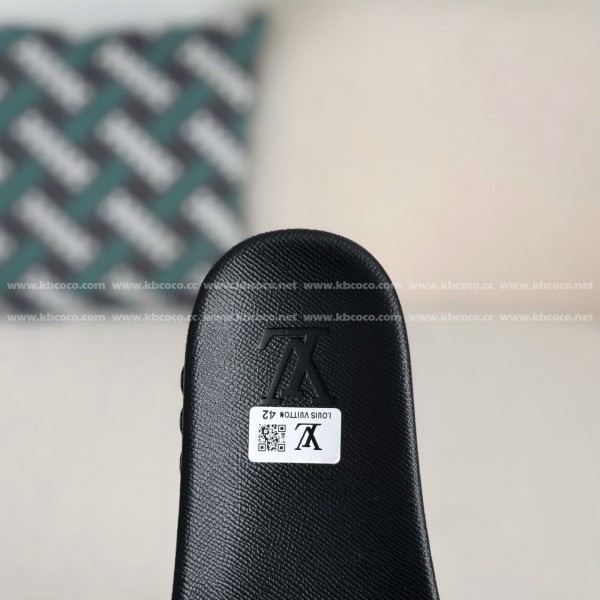 LOUIS VUITTON SLIPPERS
