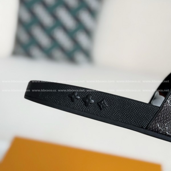 LOUIS VUITTON SLIPPERS