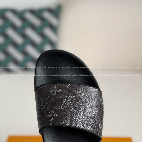 LOUIS VUITTON SLIPPERS