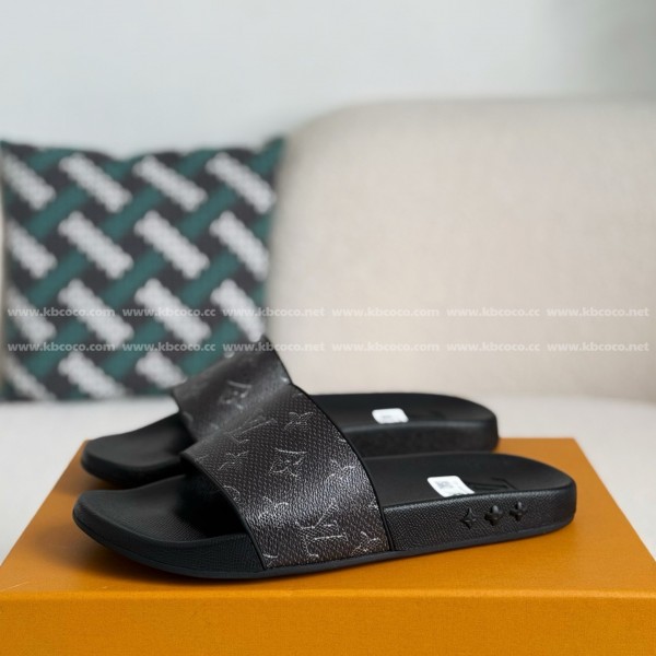 LOUIS VUITTON SLIPPERS
