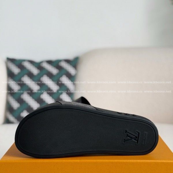 LOUIS VUITTON SLIPPERS