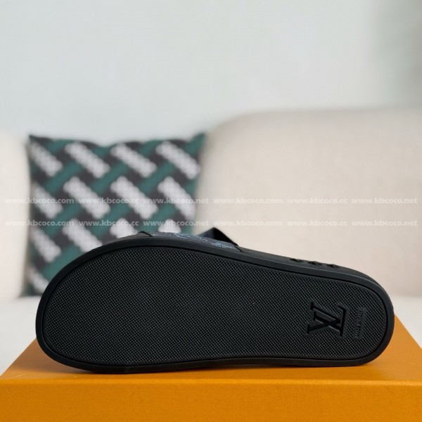 LOUIS VUITTON SLIPPERS