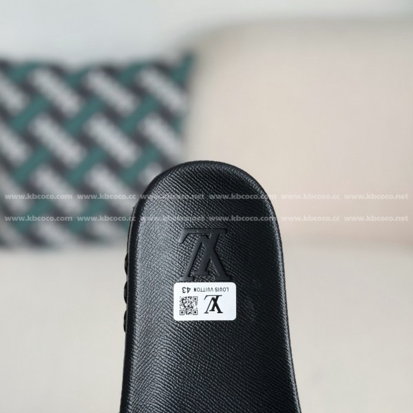 LOUIS VUITTON SLIPPERS