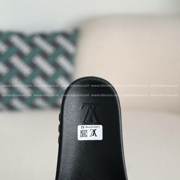 LOUIS VUITTON SLIPPERS