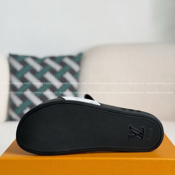 LOUIS VUITTON SLIPPERS