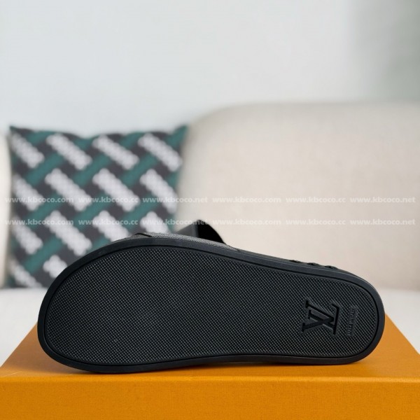LOUIS VUITTON SLIPPERS