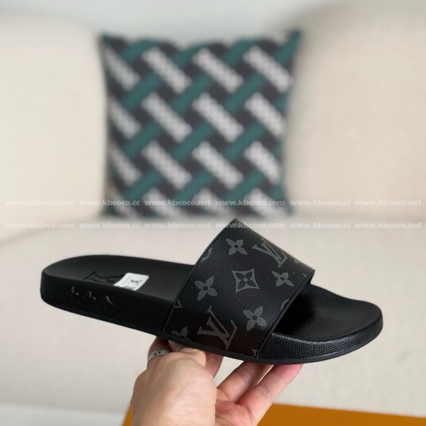 LOUIS VUITTON SLIPPERS
