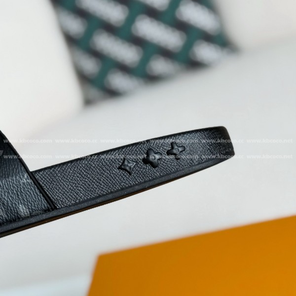 LOUIS VUITTON SLIPPERS