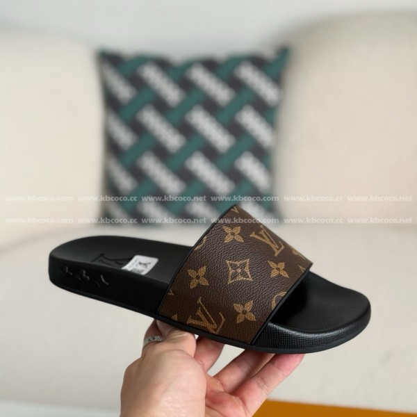 LOUIS VUITTON SLIPPERS