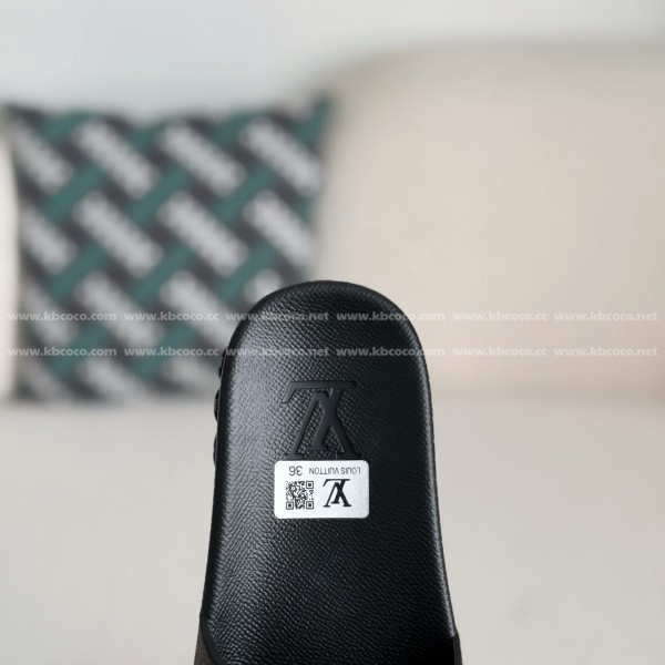 LOUIS VUITTON SLIPPERS