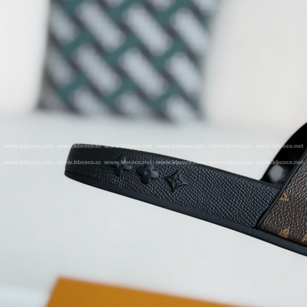 LOUIS VUITTON SLIPPERS