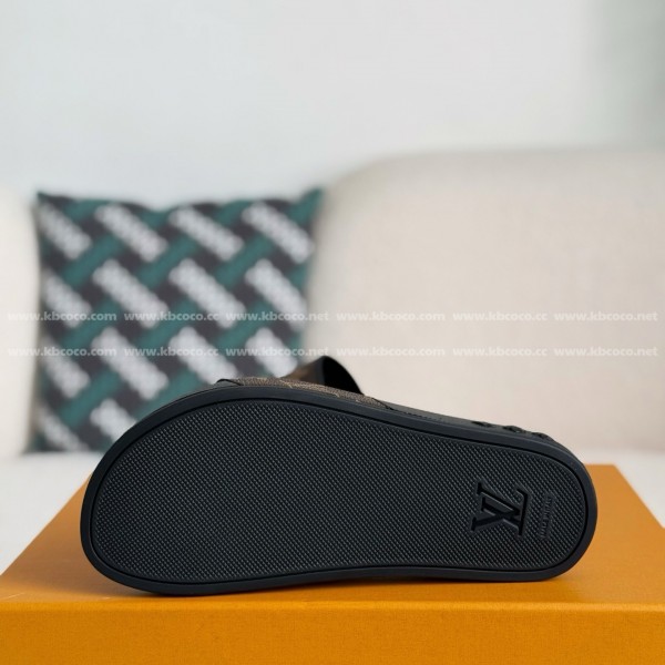 LOUIS VUITTON SLIPPERS