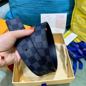 「#1315」Louis Vuitton LV men's belt  INITIALES