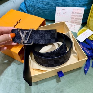 「#1315」Louis Vuitton LV men's belt  INITIALES