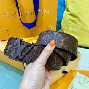 「#1317」Louis Vuitton LV men's belt  INITIALES M9043T