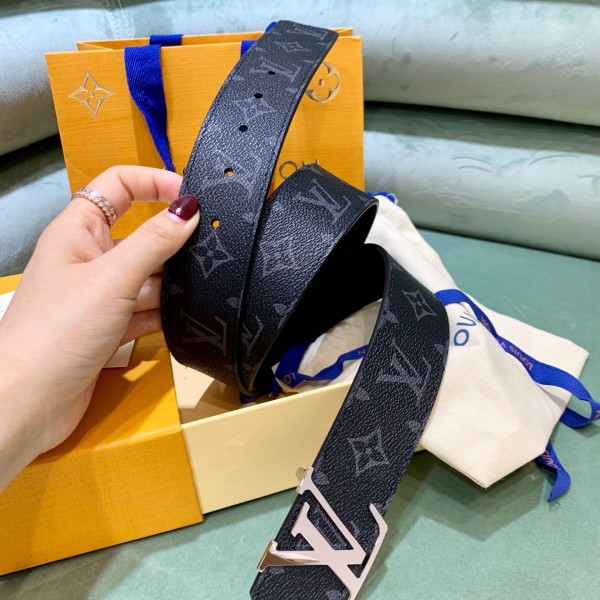 「#1318」Louis Vuitton LV men's belt  INITIALES  M9043T
