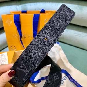 「#1318」Louis Vuitton LV men's belt  INITIALES  M9043T