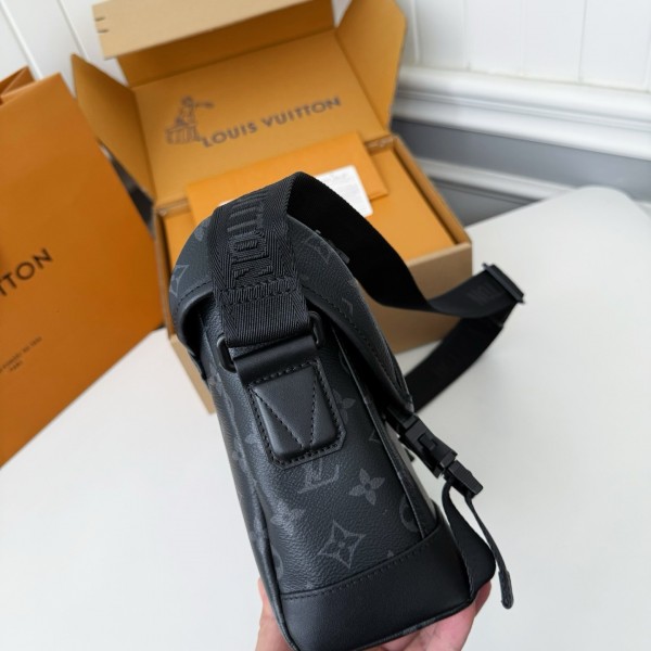 LV VOYAGER Small Black Floral Postman Bag M12517,Size:22.5*11*33