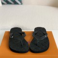 「#1361」Louis Vuitton flip flops