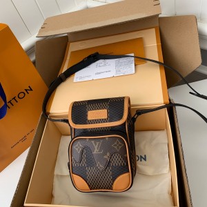 「#1448」Louis Vuitton NiGo Collaboration Series Men's AMAZONE Camera Bag N40357, Top Quality