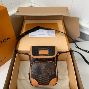 「#1448」Louis Vuitton NiGo Collaboration Series Men's AMAZONE Camera Bag N40357, Top Quality