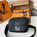 「#1451」Louis Vuitton S Lock Men's Messenger bag M58489, top quality Size: 22 * 18 * 8cm