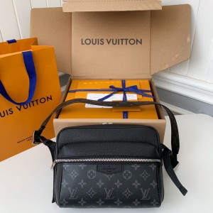 「#262」Louis Vuitton Borsa Messenger Outdoor M30233，Size：26*20*10.5cm