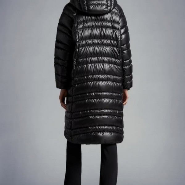 Moncler Solid color hooded zippered down long sleeves for woman