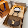 「#426」LOUIS VUITTON Show style frame M46548 SIZE:23.5*16.5*8CM