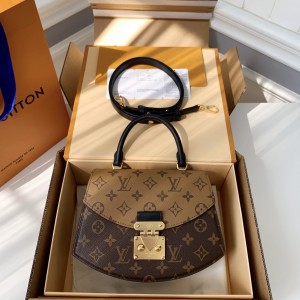 「#426」LOUIS VUITTON Show style frame M46548 SIZE:23.5*16.5*8CM