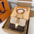 「#429」LOUIS VUITTON LOCKY BB frame M46318 size：20*16*7.5cm