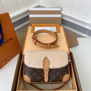 「#438」LOUIS VUITTON DIANE baguette M46317 size:9*15*24cm