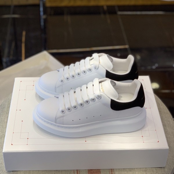 Alexander McQueen MQ Black velvet tail Sneakers