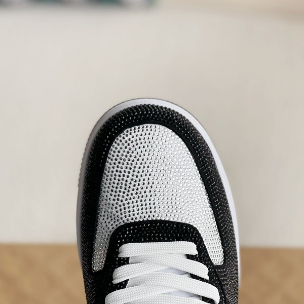 LOUIS VUITTON × NIKE AIR FORCE 1 SNEAKER