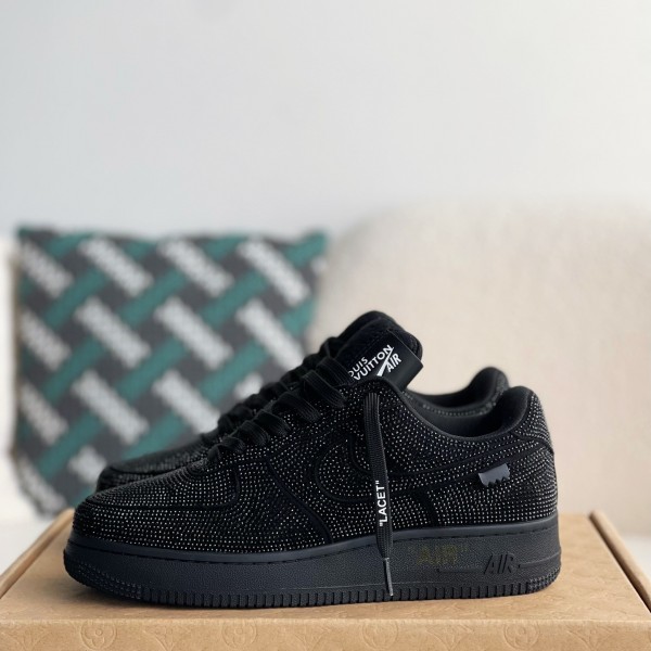 LOUIS VUITTON × NIKE AIR FORCE 1 SNEAKER