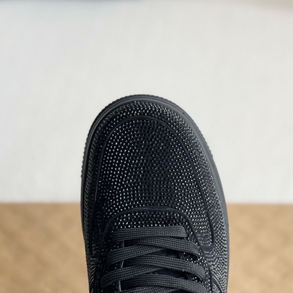 LOUIS VUITTON × NIKE AIR FORCE 1 SNEAKER