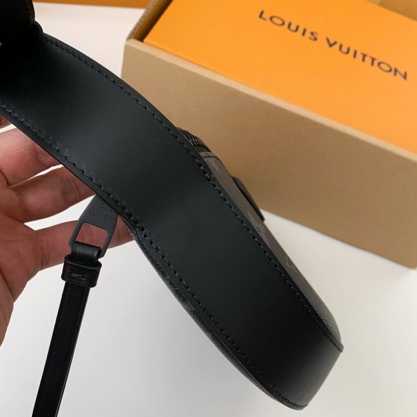 Louis Vuitton AutumnWinter New LV MOON CROSSBODY Handbag M23835, Top Quality Size: 24.5 * 16 * 4.5c