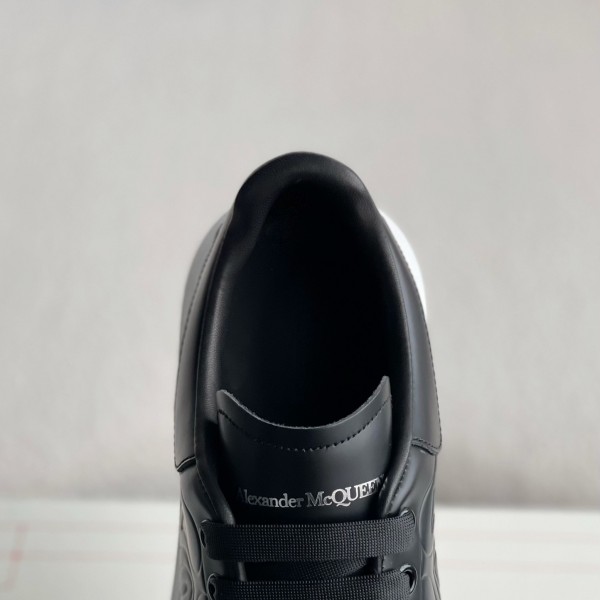Alexander McQueen versatile Sneakers