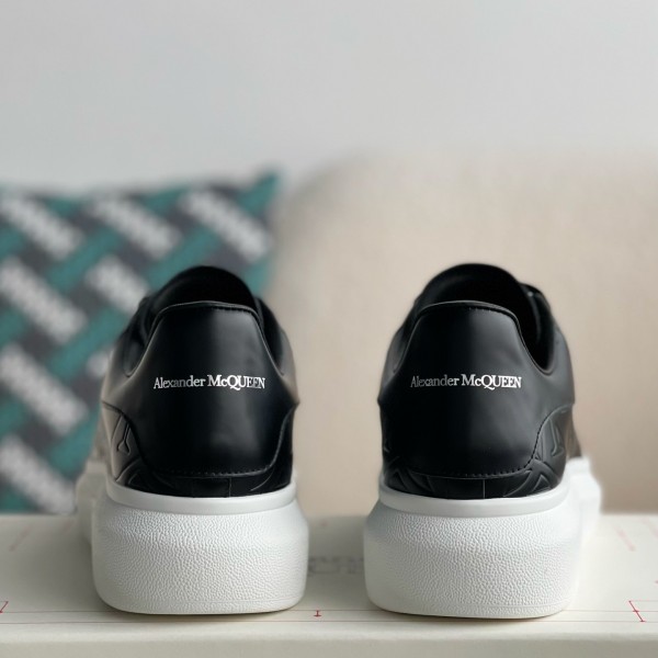 Alexander McQueen versatile Sneakers