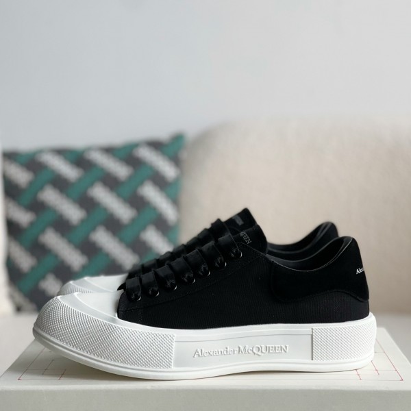 Alexander McQueen versatile Sneakers