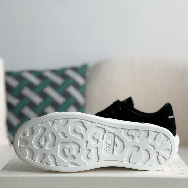 Alexander McQueen versatile Sneakers