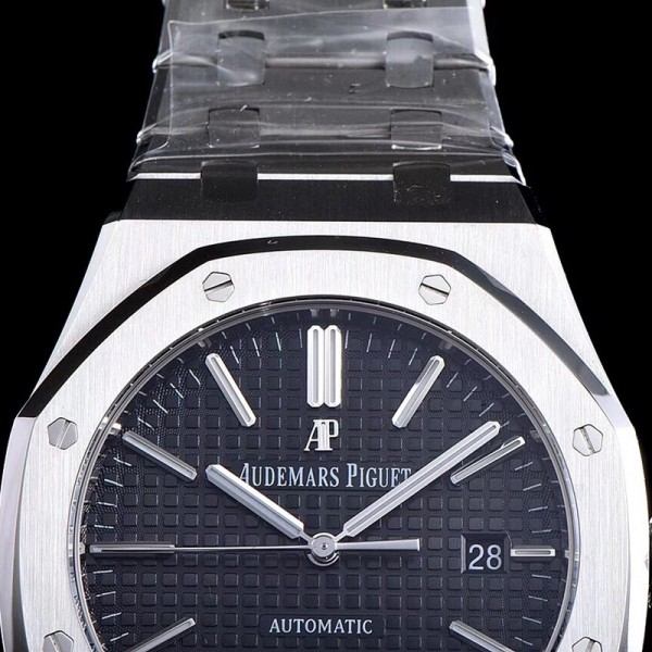 Audemars Piguet Royal Oak 15400 Series Men
