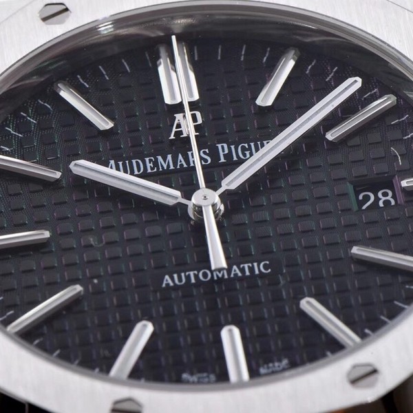 Audemars Piguet Royal Oak 15400 Series Men