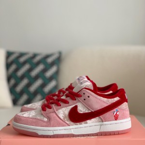 「#657」NIKE x SB Dunk Low Sneakers