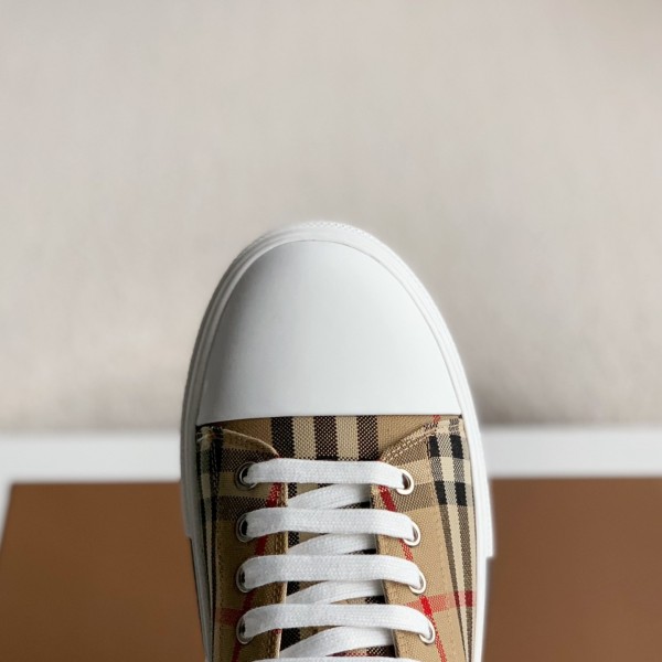 Burberry Low cut casual sports shoes