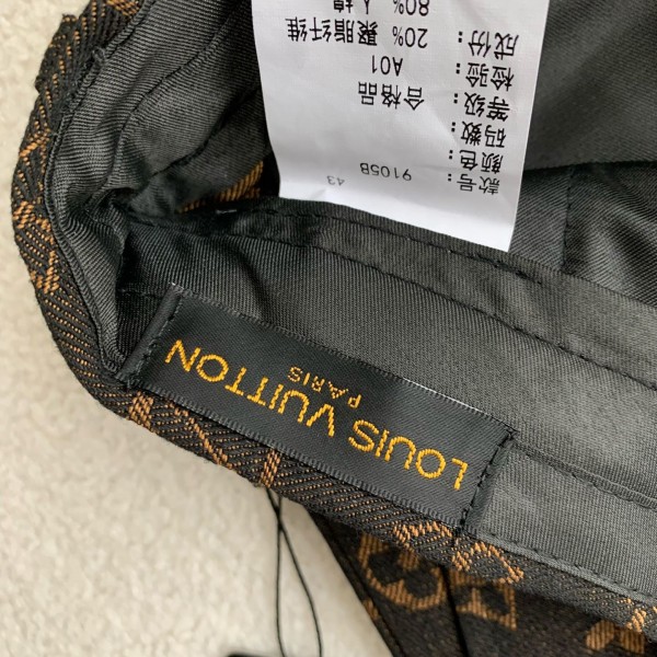 Louis Vuitton Casual trousers