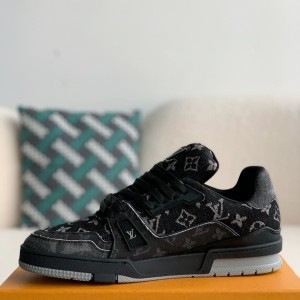 「#2379」LOUIS VUITTON TRAINER